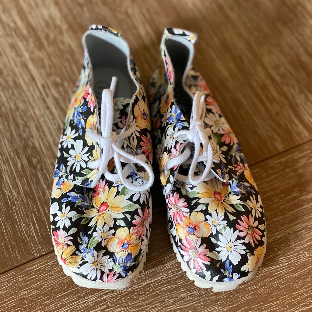 LiLi Collection Floral Leather Tie Oxford Shoes